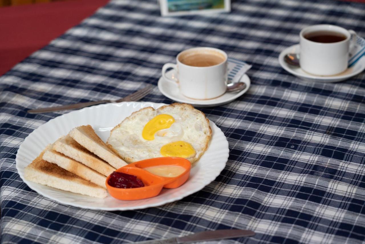 Oyo 591 Hotel Blue Moon Dharampur Dış mekan fotoğraf
